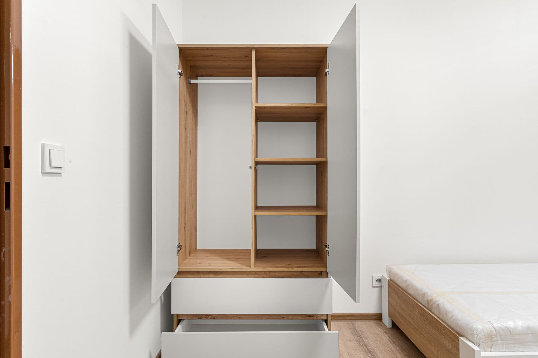 Pronájem bytu 5+1 123 m², Krátká, Praha, Praha Pronájem bytu 5+1 123 m², Krátká, Praha, Praha