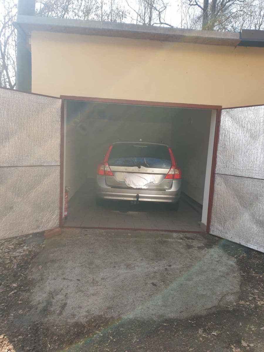 Prodej garáže 15 m², Příkopní, Karlovy Vary, Karlovarský kraj Prodej garáže 15 m², Příkopní, Karlovy Vary, Karlovarský kraj