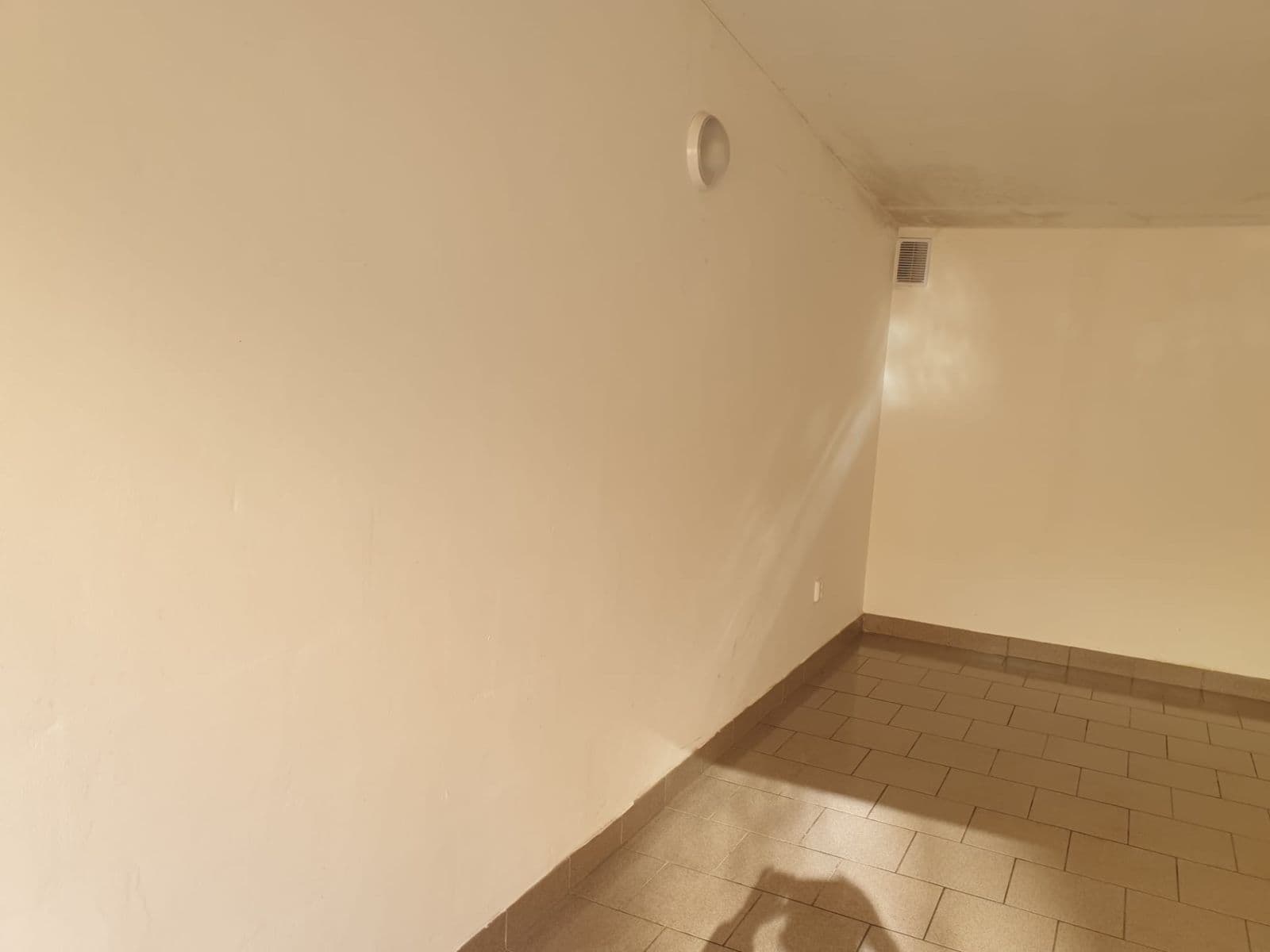 Prodej garáže 15 m², Příkopní, Karlovy Vary, Karlovarský kraj Prodej garáže 15 m², Příkopní, Karlovy Vary, Karlovarský kraj
