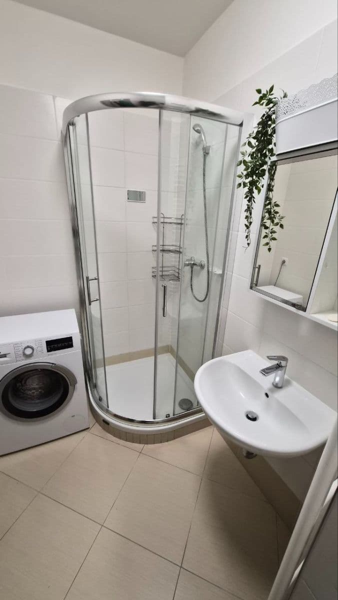 Pronájem bytu 1+kk 38 m², Štanderova, Praha, Praha Pronájem bytu 1+kk 38 m², Štanderova, Praha, Praha