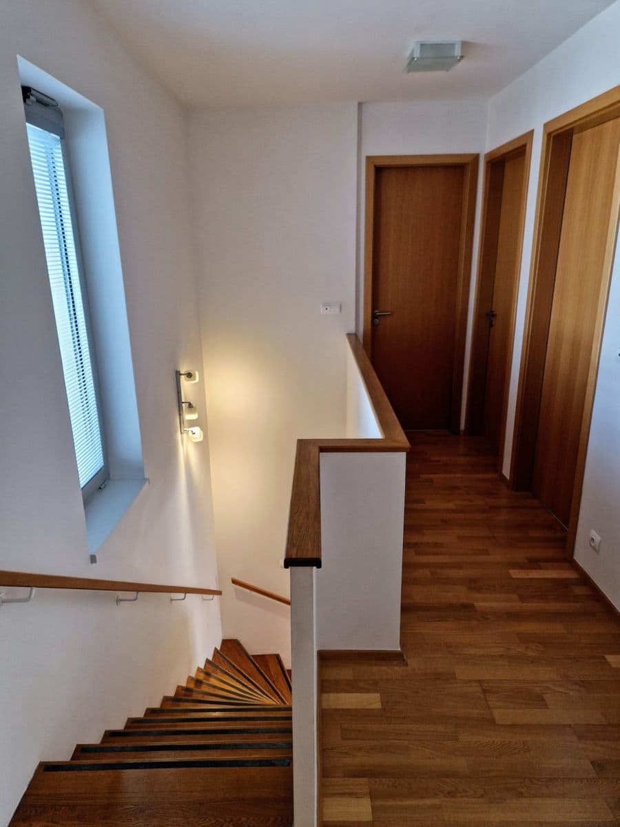 Prodej domu 125 m², pozemek 185 m², Terasy IV, Unhošť, Středočeský kraj Prodej domu 125 m², pozemek 185 m², Terasy IV, Unhošť, Středočeský kraj
