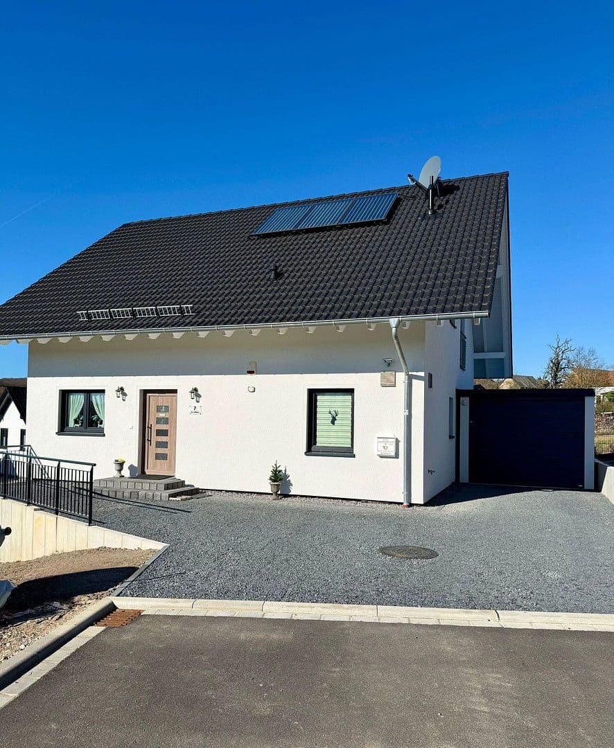 Prodej domu 144 m², pozemek 562 m², Auf Schildrig, Bad Münstereifel, Severní Porýní-Vestfálsko Prodej domu 144 m², pozemek 562 m², Auf Schildrig, Bad Münstereifel, Severní Porýní-Vestfálsko