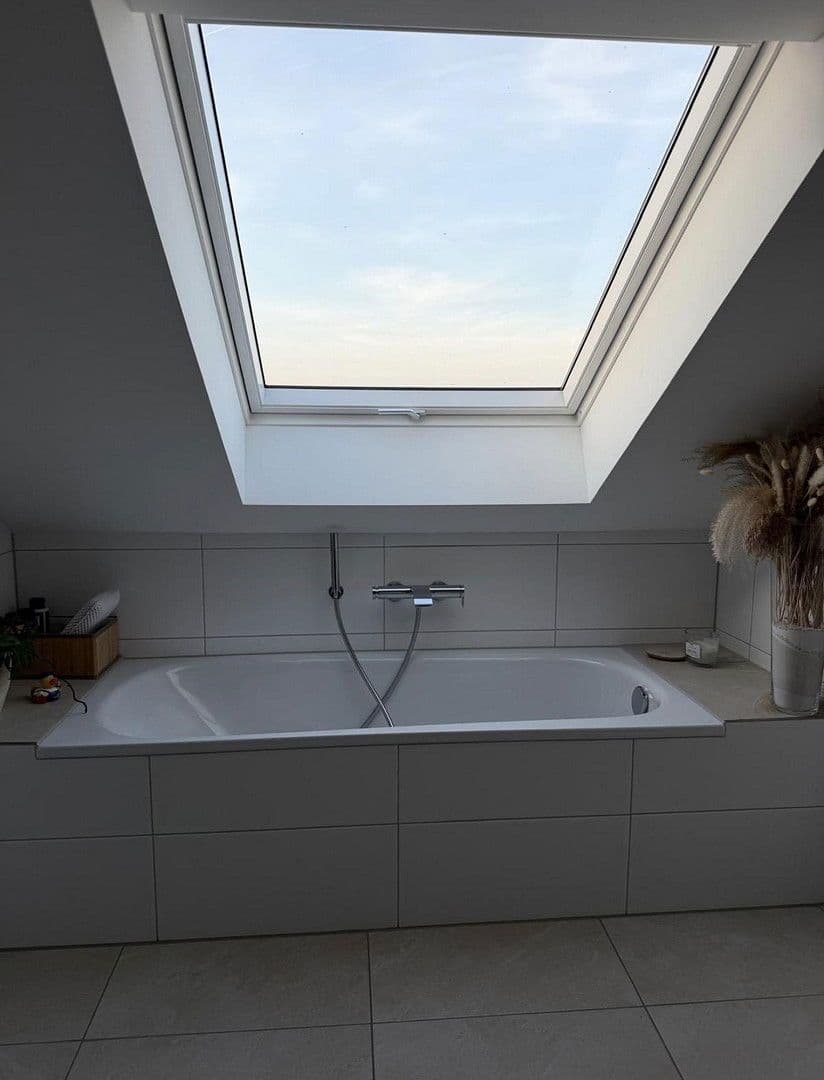 Pronájem bytu 3+1 130 m², Am Antoniweiher 4, Oberreichenbach, Bavorsko Pronájem bytu 3+1 130 m², Am Antoniweiher 4, Oberreichenbach, Bavorsko