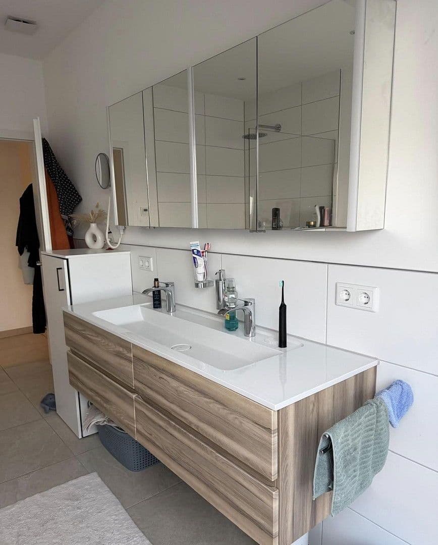 Pronájem bytu 3+1 130 m², Am Antoniweiher 4, Oberreichenbach, Bavorsko Pronájem bytu 3+1 130 m², Am Antoniweiher 4, Oberreichenbach, Bavorsko