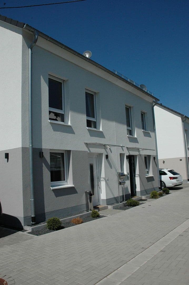 Prodej domu 141 m², pozemek 180 m², Heringer Fahrweg 18, Hünfelden, Hessen Prodej domu 141 m², pozemek 180 m², Heringer Fahrweg 18, Hünfelden, Hessen