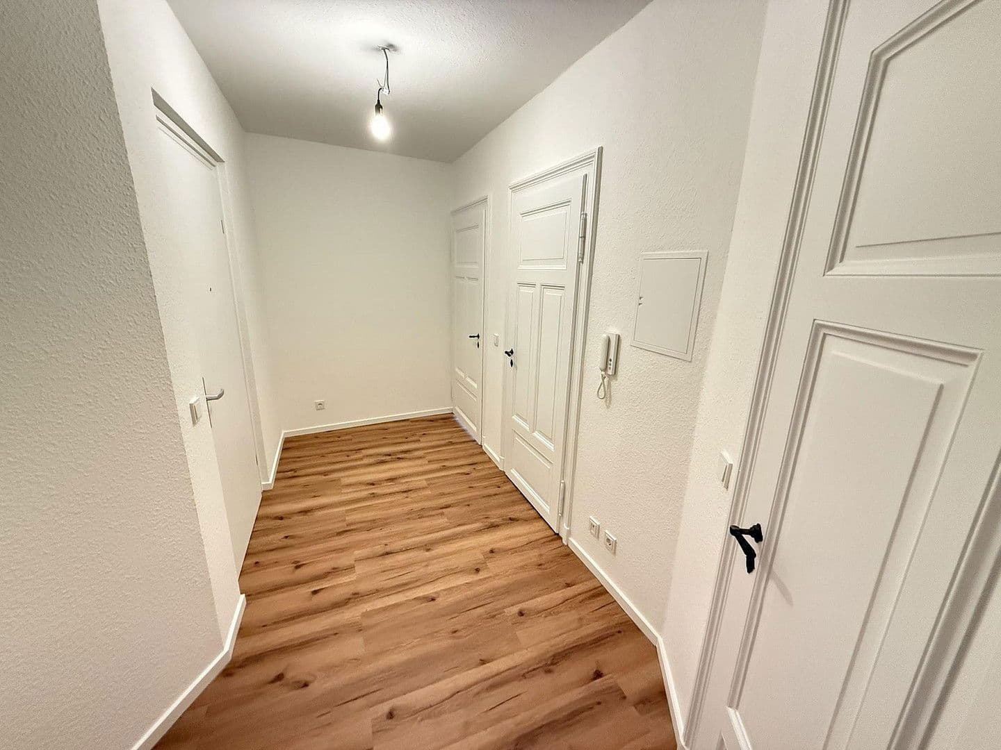 Pronájem bytu 3+1 68 m², Gambrinusstraße 16, Dresden, Sasko Pronájem bytu 3+1 68 m², Gambrinusstraße 16, Dresden, Sasko