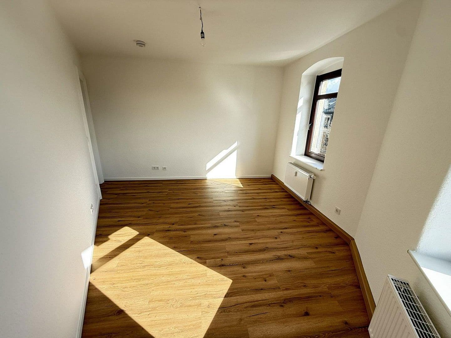 Pronájem bytu 3+1 68 m², Gambrinusstraße 16, Dresden, Sasko Pronájem bytu 3+1 68 m², Gambrinusstraße 16, Dresden, Sasko