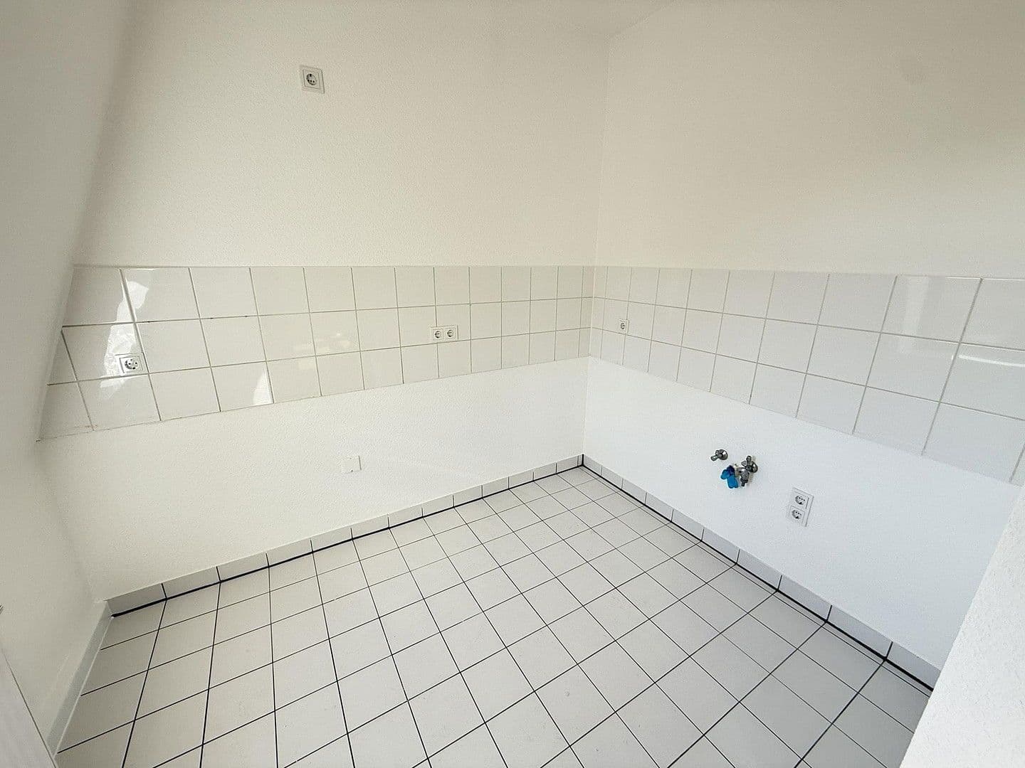 Pronájem bytu 3+1 68 m², Gambrinusstraße 16, Dresden, Sasko Pronájem bytu 3+1 68 m², Gambrinusstraße 16, Dresden, Sasko