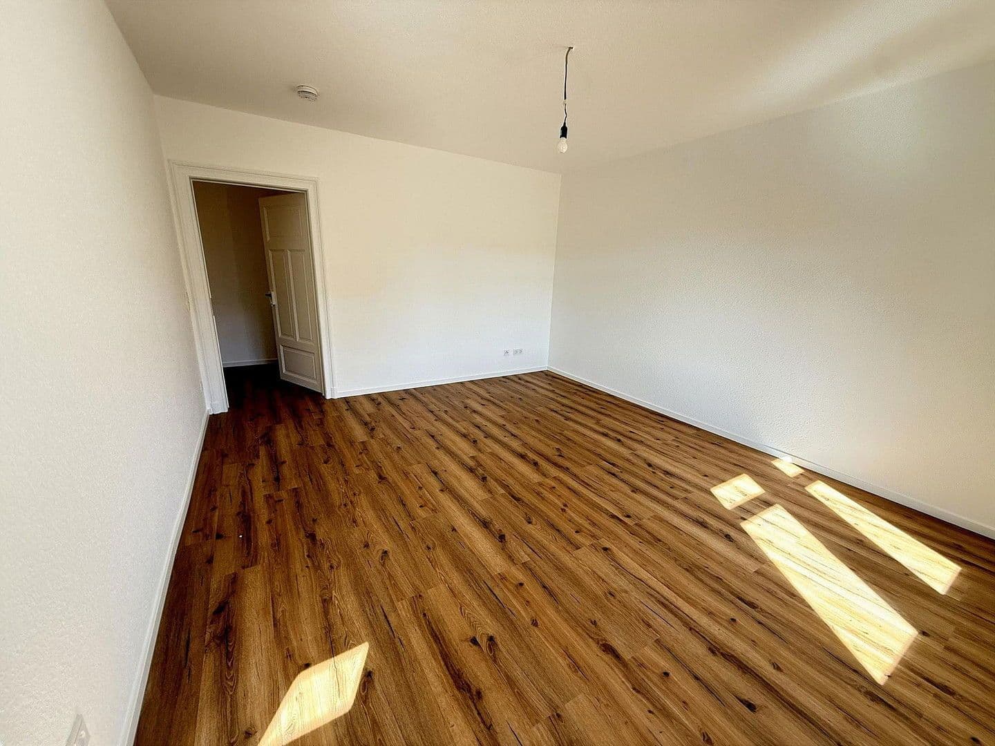 Pronájem bytu 3+1 68 m², Gambrinusstraße 16, Dresden, Sasko Pronájem bytu 3+1 68 m², Gambrinusstraße 16, Dresden, Sasko