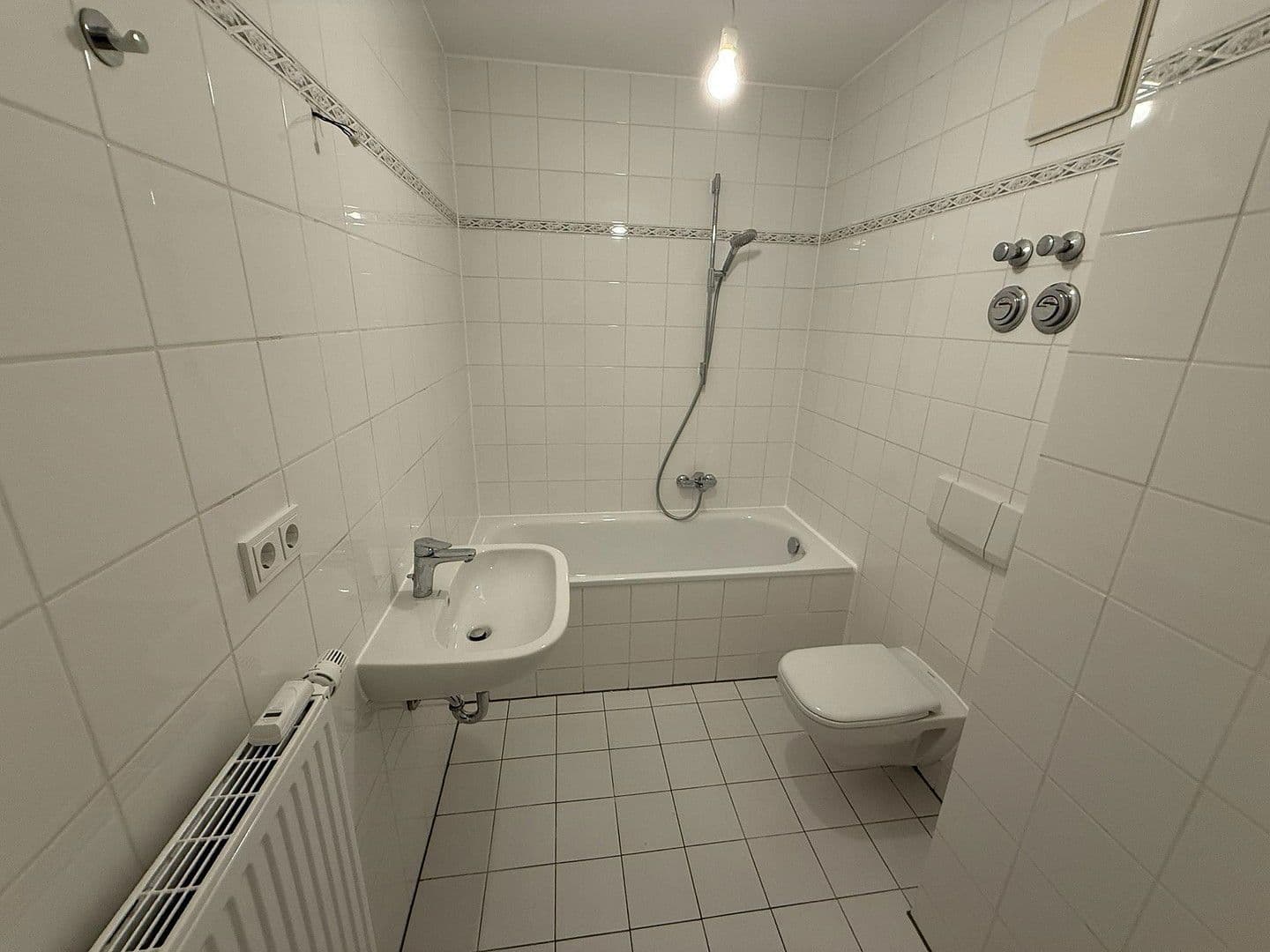 Pronájem bytu 3+1 68 m², Gambrinusstraße 16, Dresden, Sasko Pronájem bytu 3+1 68 m², Gambrinusstraße 16, Dresden, Sasko
