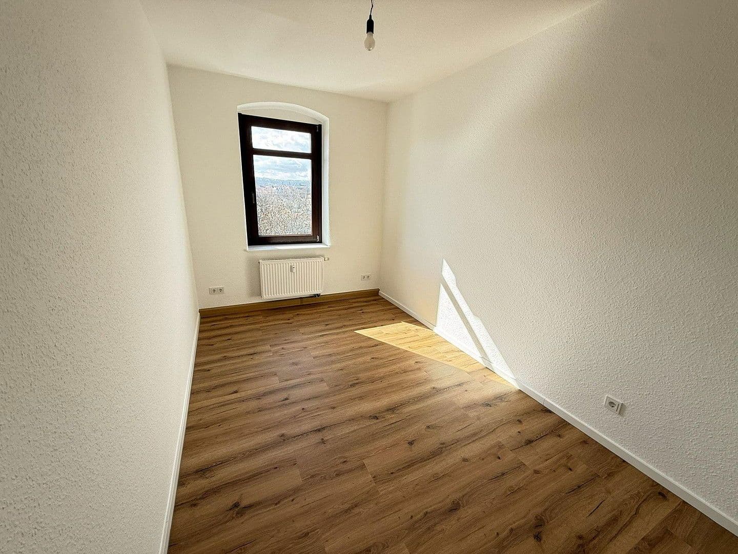 Pronájem bytu 3+1 68 m², Gambrinusstraße 16, Dresden, Sasko Pronájem bytu 3+1 68 m², Gambrinusstraße 16, Dresden, Sasko