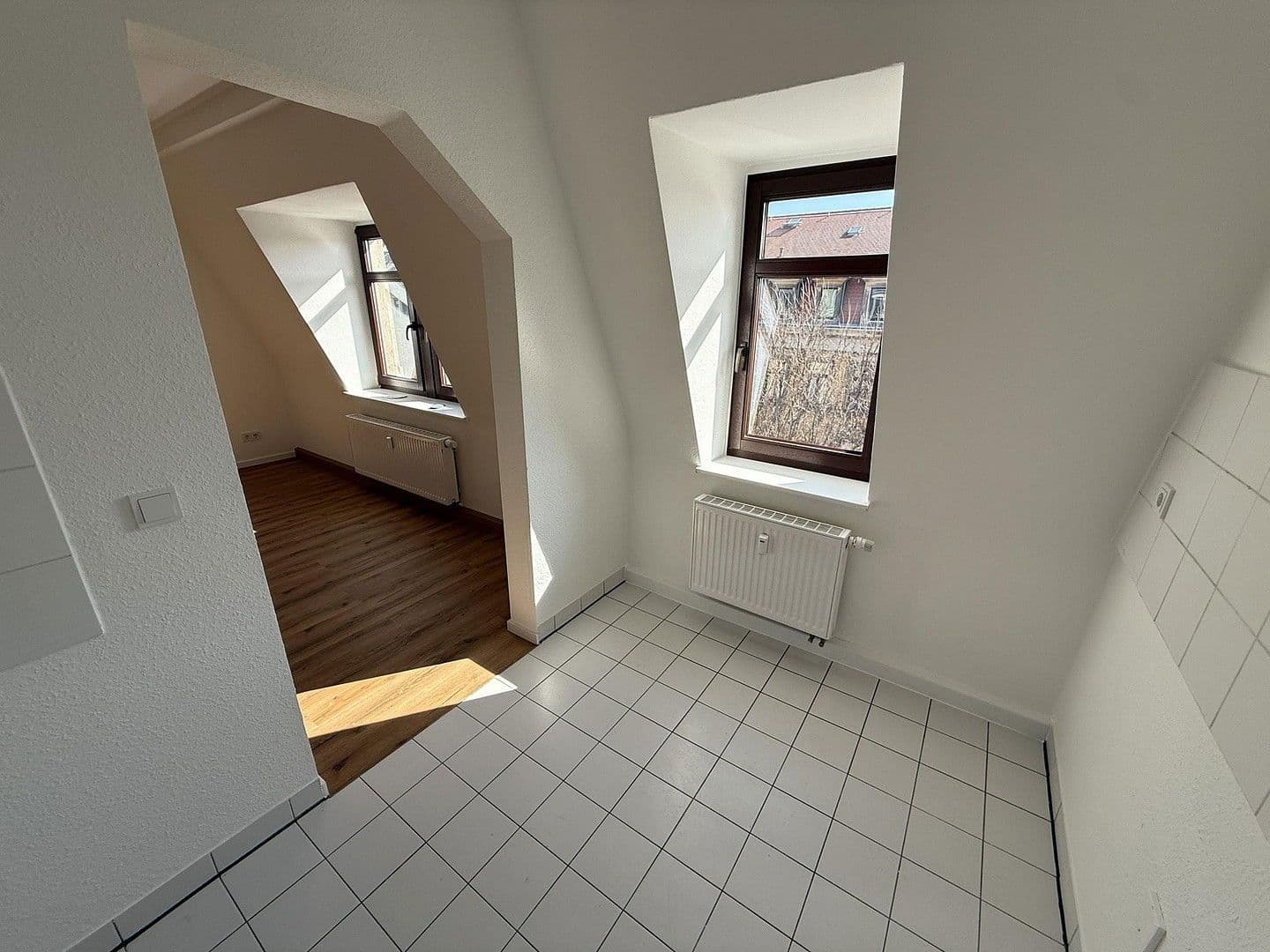 Pronájem bytu 3+1 68 m², Gambrinusstraße 16, Dresden, Sasko Pronájem bytu 3+1 68 m², Gambrinusstraße 16, Dresden, Sasko