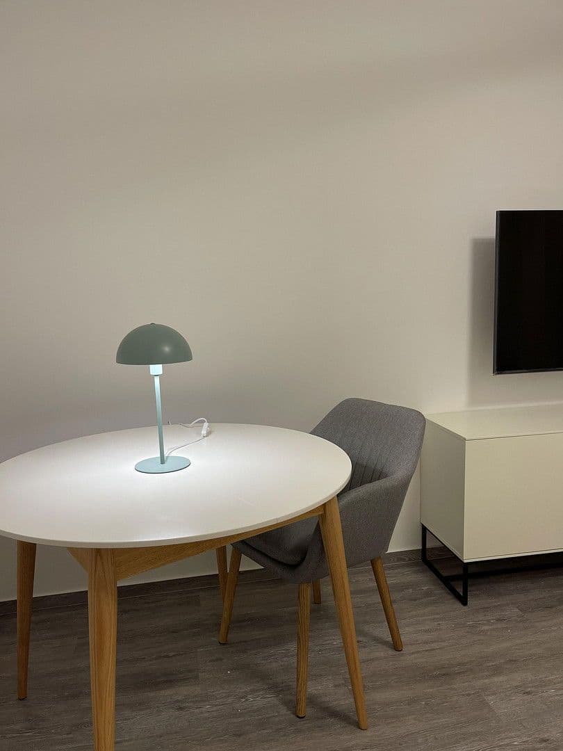 Pronájem bytu 2+1 54 m², Rauenthaler Straße 11A, Wiesbaden, Hessen Pronájem bytu 2+1 54 m², Rauenthaler Straße 11A, Wiesbaden, Hessen