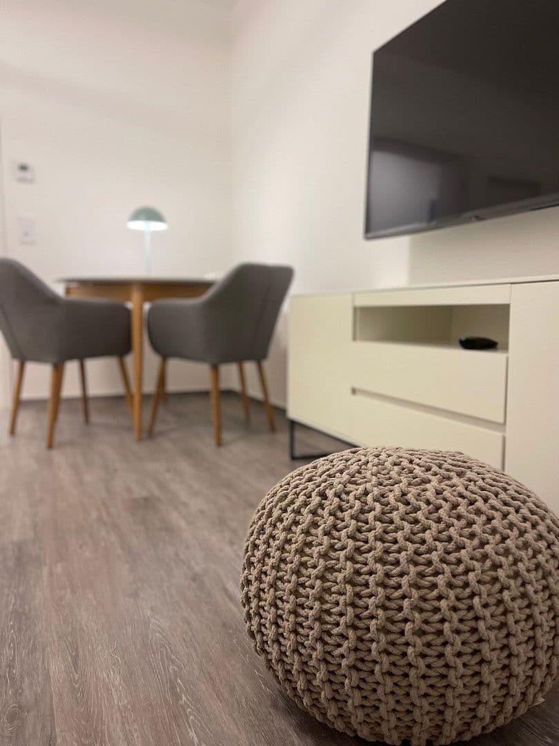 Pronájem bytu 2+1 54 m², Rauenthaler Straße 11A, Wiesbaden, Hessen Pronájem bytu 2+1 54 m², Rauenthaler Straße 11A, Wiesbaden, Hessen