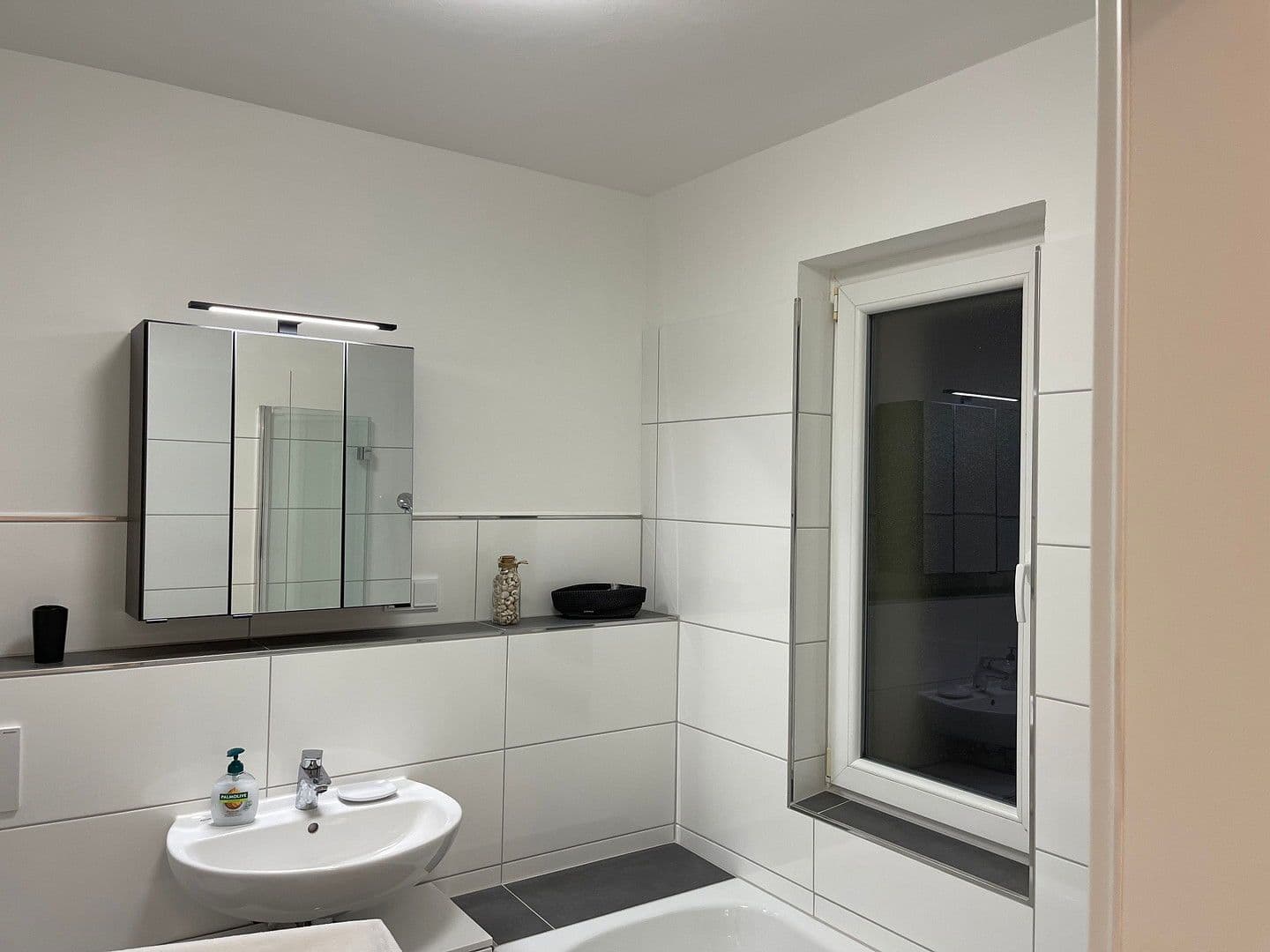 Pronájem bytu 2+1 54 m², Rauenthaler Straße 11A, Wiesbaden, Hessen Pronájem bytu 2+1 54 m², Rauenthaler Straße 11A, Wiesbaden, Hessen