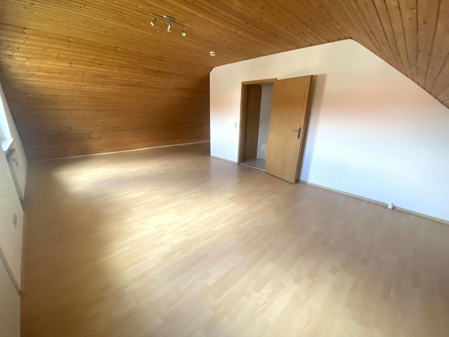 Pronájem domu 170 m², pozemek 280 m², Neidenstein, Bádensko-Württembersko Pronájem domu 170 m², pozemek 280 m², Neidenstein, Bádensko-Württembersko