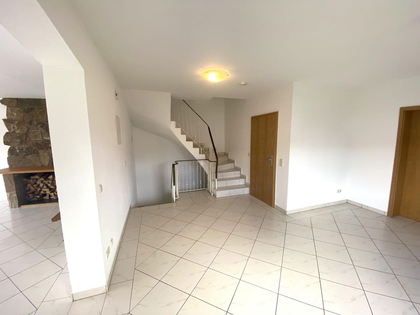 Pronájem domu 170 m², pozemek 280 m², Neidenstein, Bádensko-Württembersko Pronájem domu 170 m², pozemek 280 m², Neidenstein, Bádensko-Württembersko