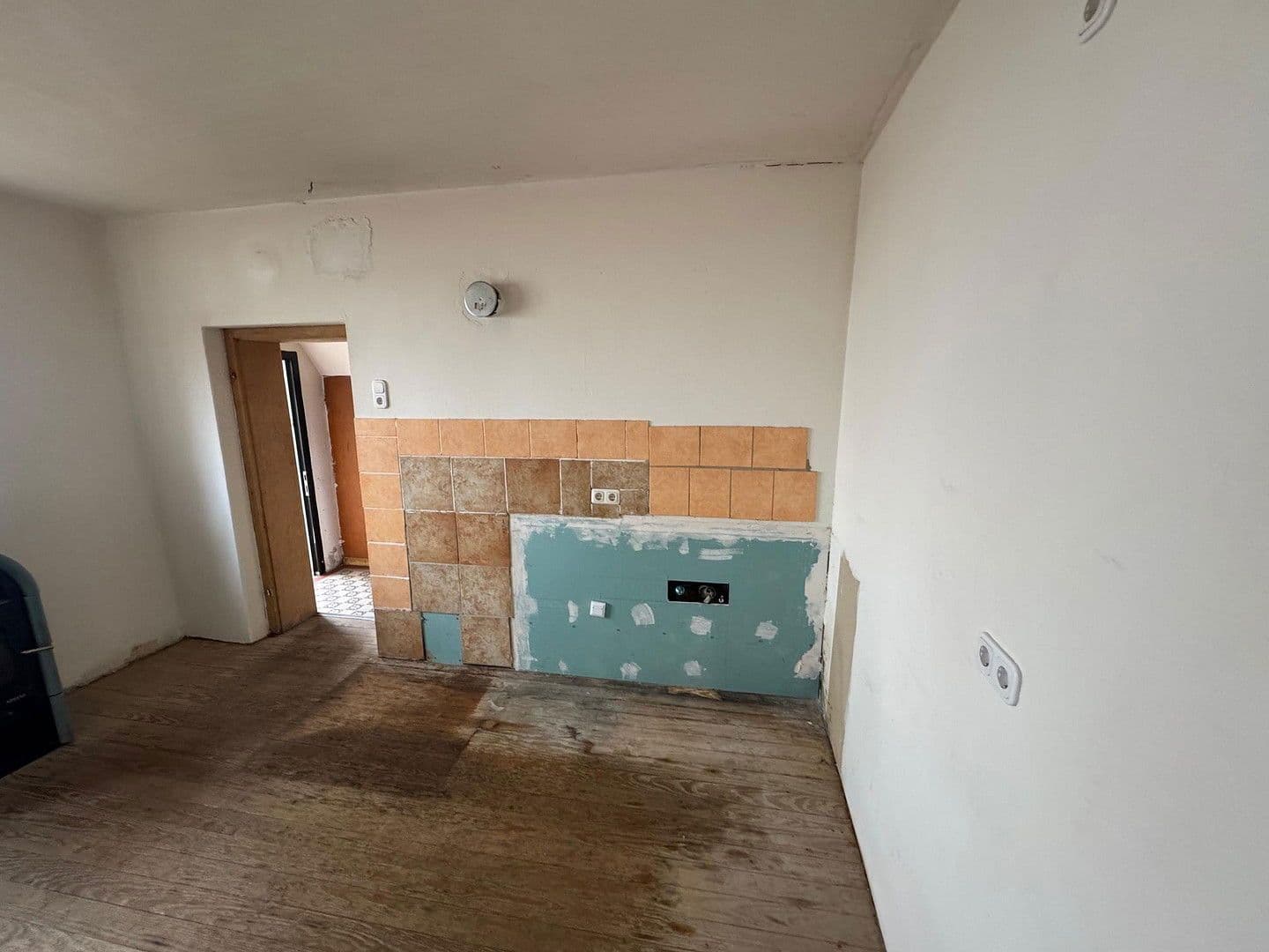 Prodej domu 95 m², pozemek 273 m², Rheinstr. 4, Hartenfels, Porýní-Falc Prodej domu 95 m², pozemek 273 m², Rheinstr. 4, Hartenfels, Porýní-Falc
