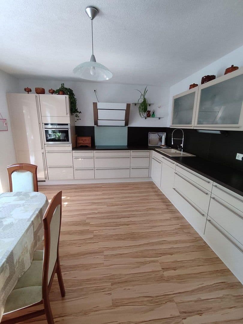 Prodej bytu 5+1 206 m², Höhefeldstr. 11/1, Eberbach, Bádensko-Württembersko Prodej bytu 5+1 206 m², Höhefeldstr. 11/1, Eberbach, Bádensko-Württembersko