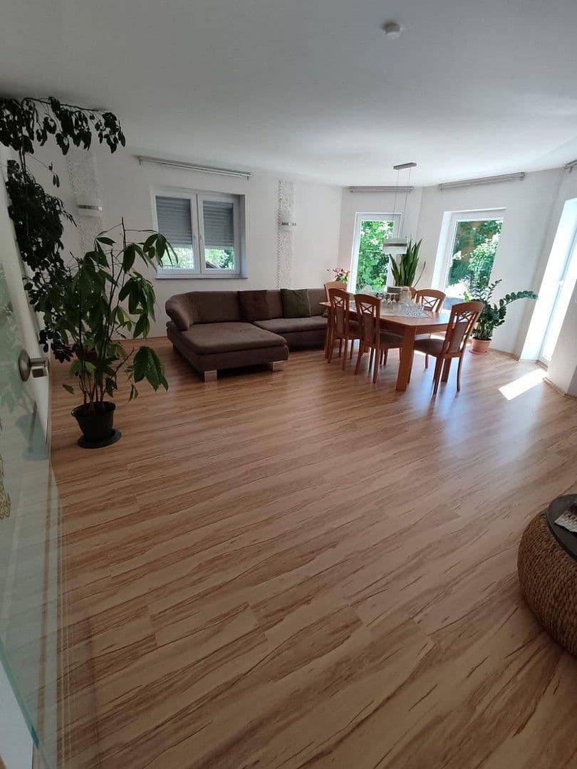 Prodej bytu 5+1 206 m², Höhefeldstr. 11/1, Eberbach, Bádensko-Württembersko Prodej bytu 5+1 206 m², Höhefeldstr. 11/1, Eberbach, Bádensko-Württembersko