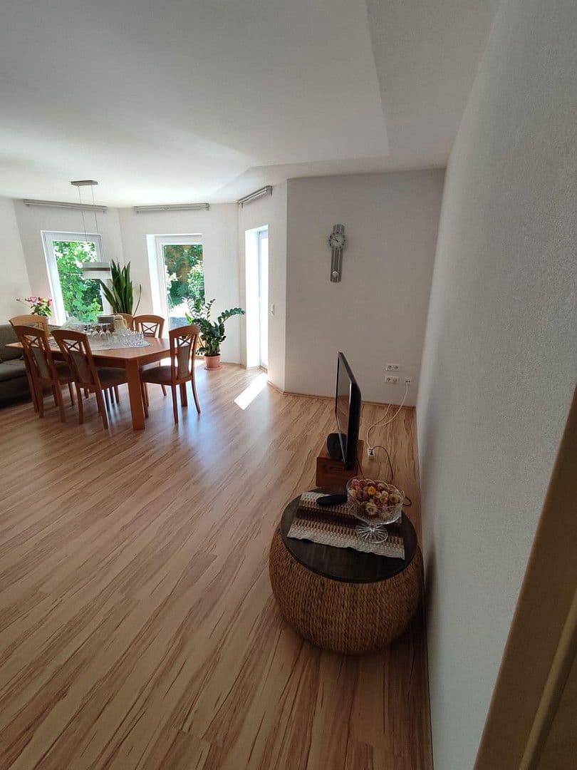 Prodej bytu 5+1 206 m², Höhefeldstr. 11/1, Eberbach, Bádensko-Württembersko Prodej bytu 5+1 206 m², Höhefeldstr. 11/1, Eberbach, Bádensko-Württembersko