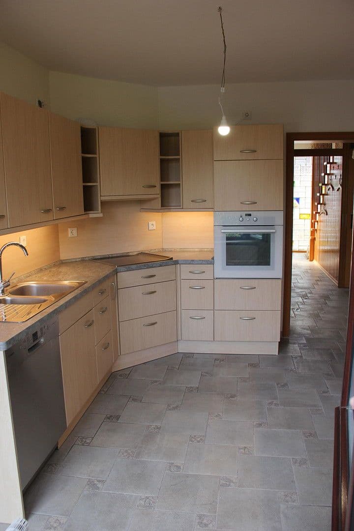 Pronájem domu 145 m², pozemek 1.000 m², Hannover, Dolní Sasko Pronájem domu 145 m², pozemek 1.000 m², Hannover, Dolní Sasko