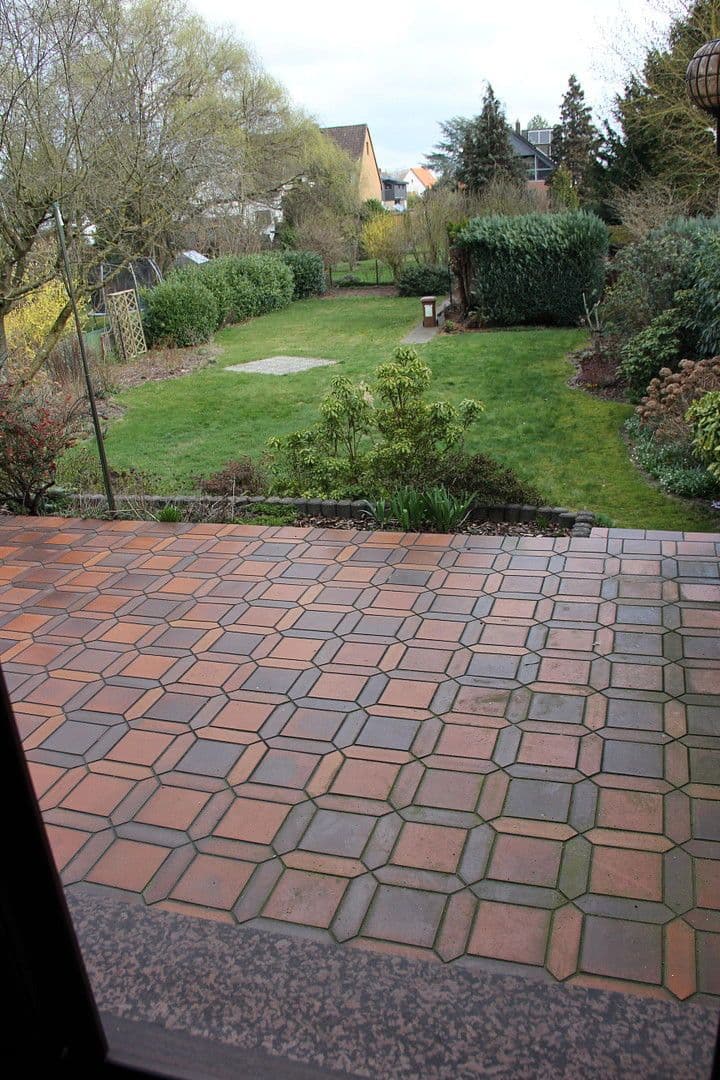 Pronájem domu 145 m², pozemek 1.000 m², Hannover, Dolní Sasko Pronájem domu 145 m², pozemek 1.000 m², Hannover, Dolní Sasko