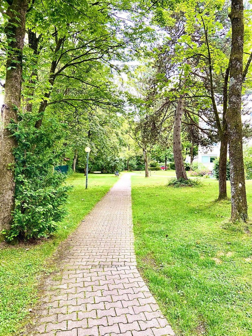 Pronájem bytu 2+1 58 m², Höglwörther Str. 361, München, Bavorsko Pronájem bytu 2+1 58 m², Höglwörther Str. 361, München, Bavorsko