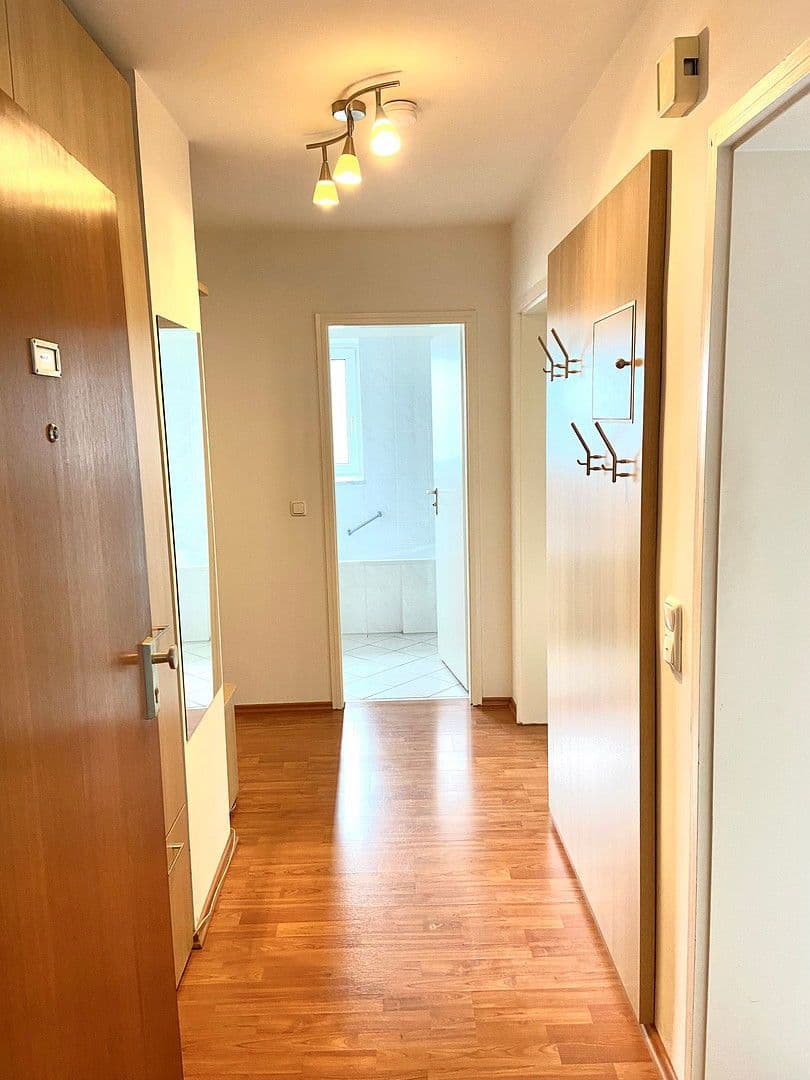 Pronájem bytu 2+1 58 m², Höglwörther Str. 361, München, Bavorsko Pronájem bytu 2+1 58 m², Höglwörther Str. 361, München, Bavorsko