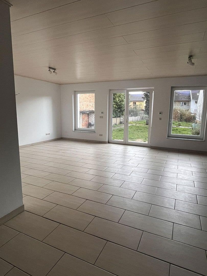 Pronájem domu 128 m², pozemek 300 m², Harthausen, Porýní-Falc Pronájem domu 128 m², pozemek 300 m², Harthausen, Porýní-Falc