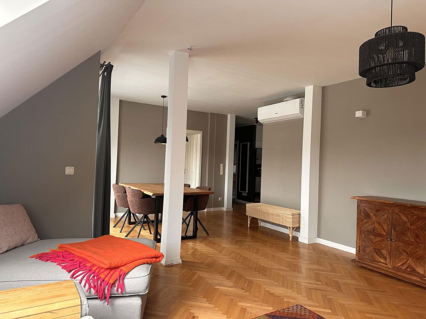 Pronájem bytu 3+1 95 m², Berlin, Berlín Pronájem bytu 3+1 95 m², Berlin, Berlín
