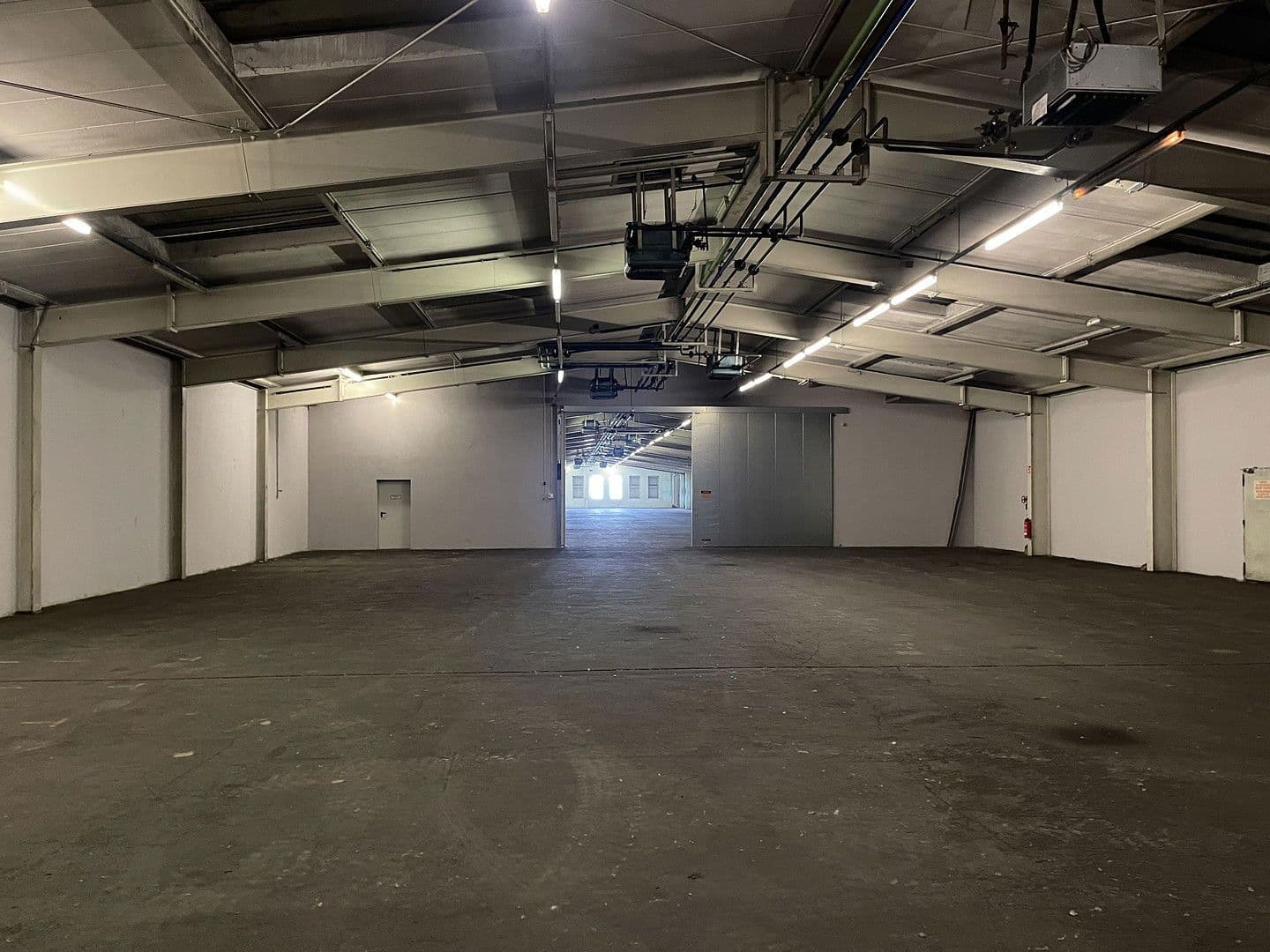 Pronájem nebytového prostoru 10.430 m², Im Gewerbepark 1, Hunderdorf, Bavorsko Pronájem nebytového prostoru 10.430 m², Im Gewerbepark 1, Hunderdorf, Bavorsko