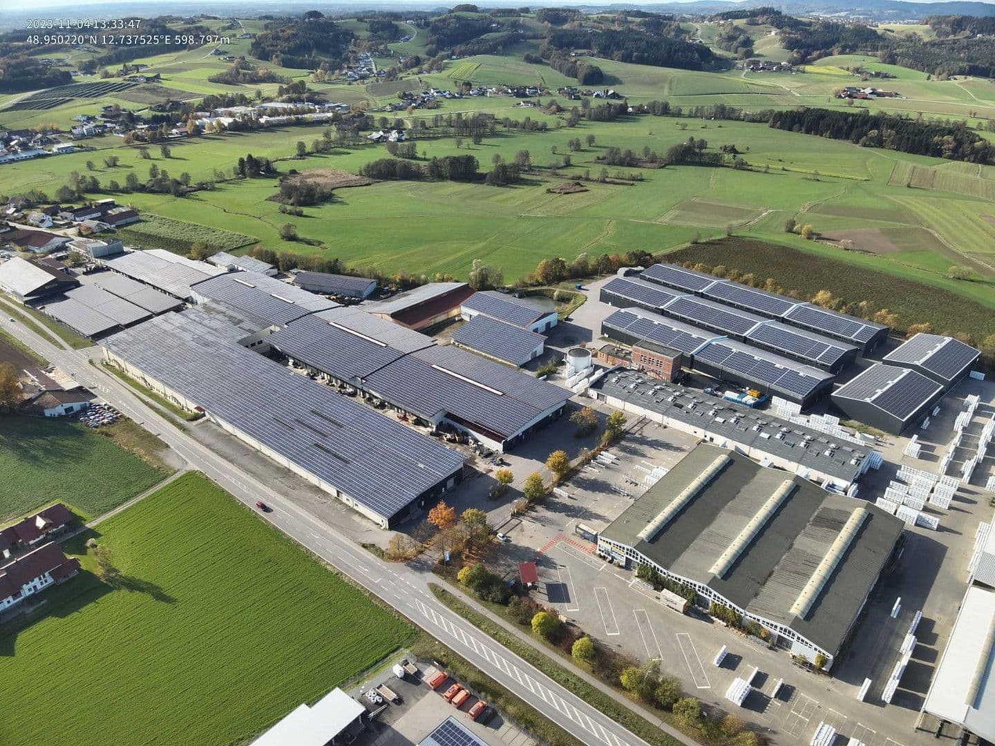 Pronájem nebytového prostoru 10.430 m², Im Gewerbepark 1, Hunderdorf, Bavorsko Pronájem nebytového prostoru 10.430 m², Im Gewerbepark 1, Hunderdorf, Bavorsko