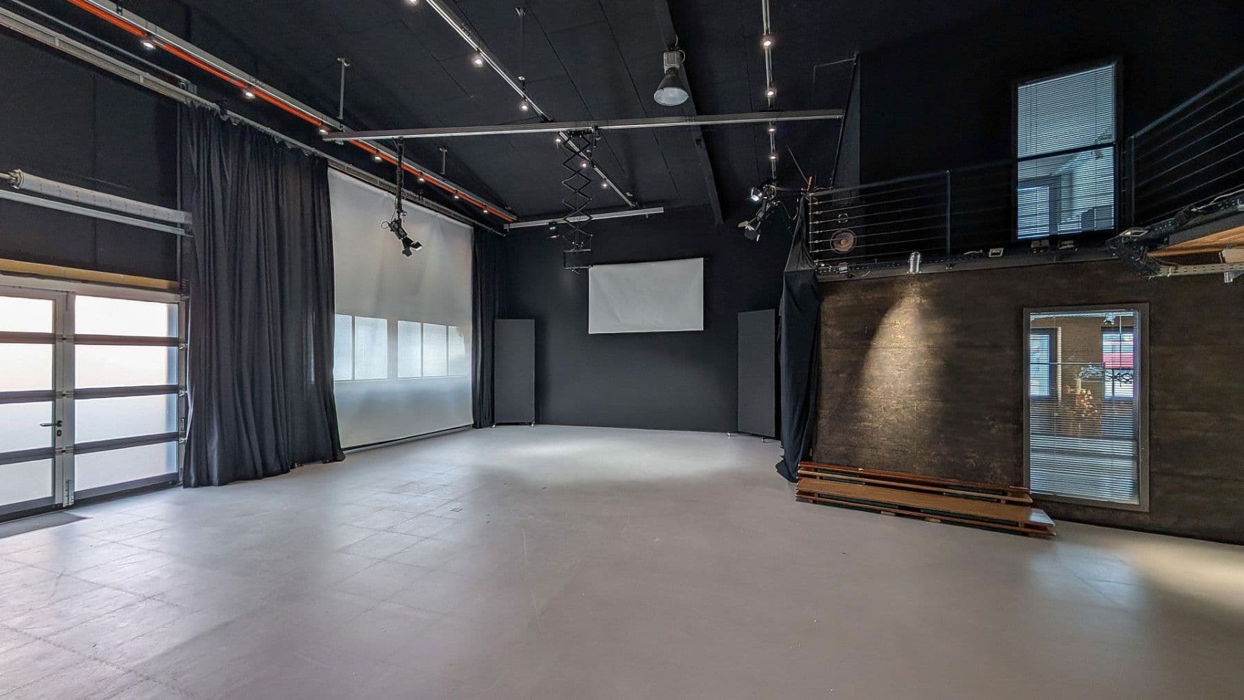 Pronájem nebytového prostoru 395 m², Daimlerstraße 14, Taunusstein, Hessen Pronájem nebytového prostoru 395 m², Daimlerstraße 14, Taunusstein, Hessen