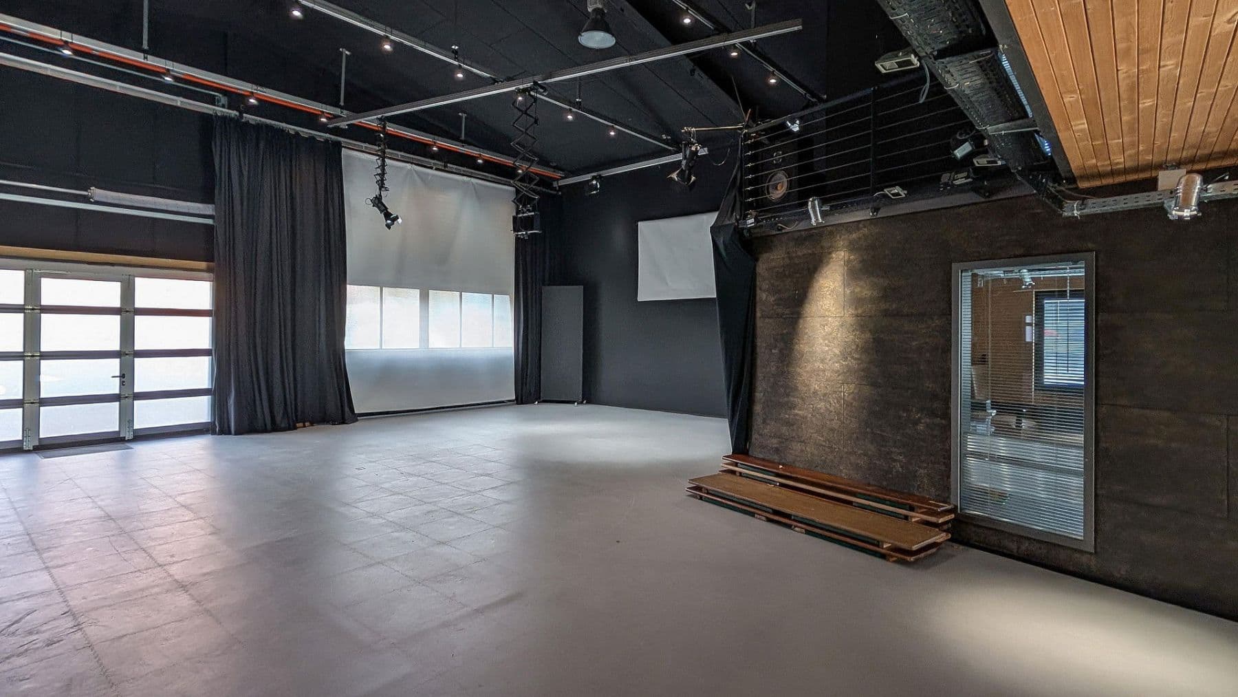 Pronájem nebytového prostoru 395 m², Daimlerstraße 14, Taunusstein, Hessen Pronájem nebytového prostoru 395 m², Daimlerstraße 14, Taunusstein, Hessen