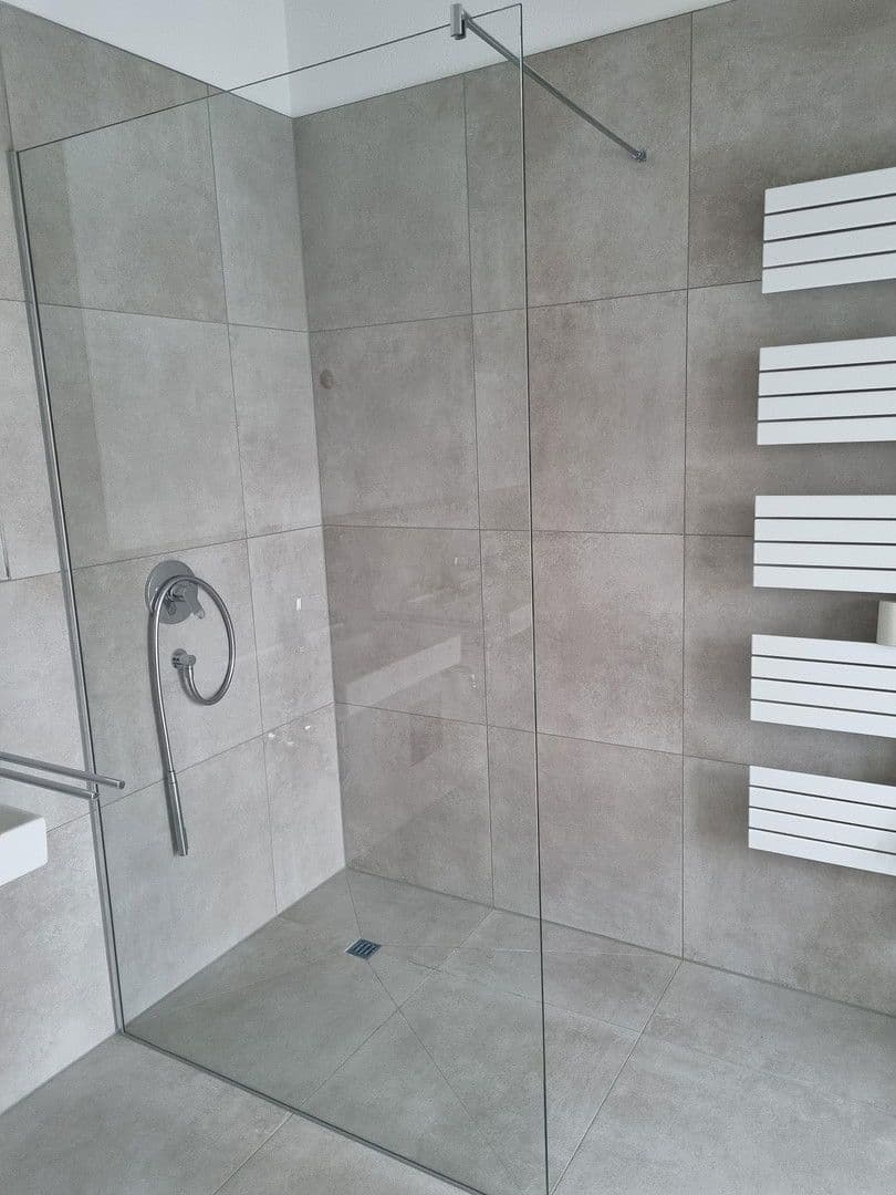 Pronájem bytu 2+1 64 m², Rosenheimer Str. 31, Grafing, Bavorsko Pronájem bytu 2+1 64 m², Rosenheimer Str. 31, Grafing, Bavorsko