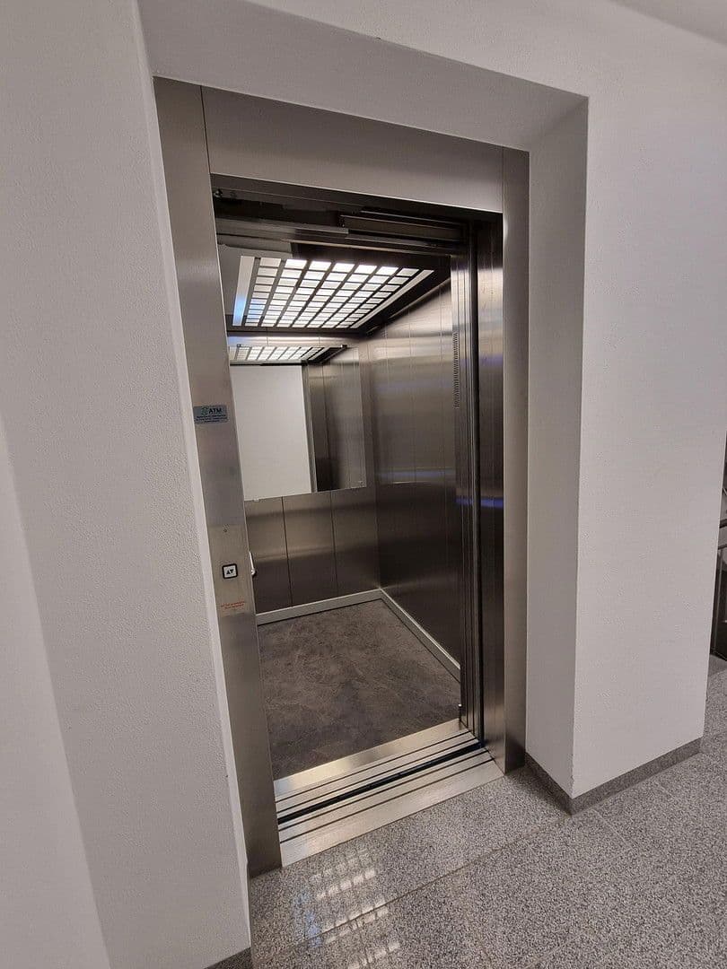 Pronájem bytu 2+1 64 m², Rosenheimer Str. 31, Grafing, Bavorsko Pronájem bytu 2+1 64 m², Rosenheimer Str. 31, Grafing, Bavorsko