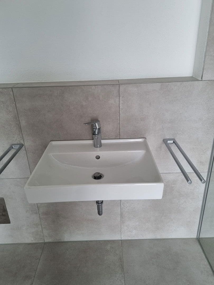 Pronájem bytu 2+1 64 m², Rosenheimer Str. 31, Grafing, Bavorsko Pronájem bytu 2+1 64 m², Rosenheimer Str. 31, Grafing, Bavorsko