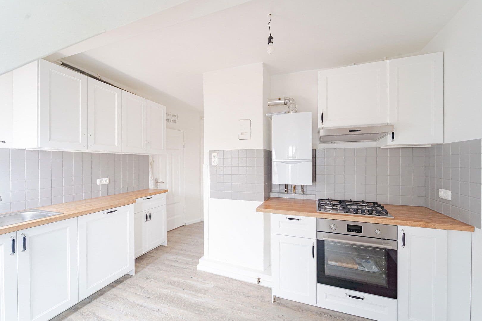 Prodej bytu 3+kk 110 m², Schwartauer Allee 121a, Lübeck, Šlesvicko-Holštýnsko Prodej bytu 3+kk 110 m², Schwartauer Allee 121a, Lübeck, Šlesvicko-Holštýnsko