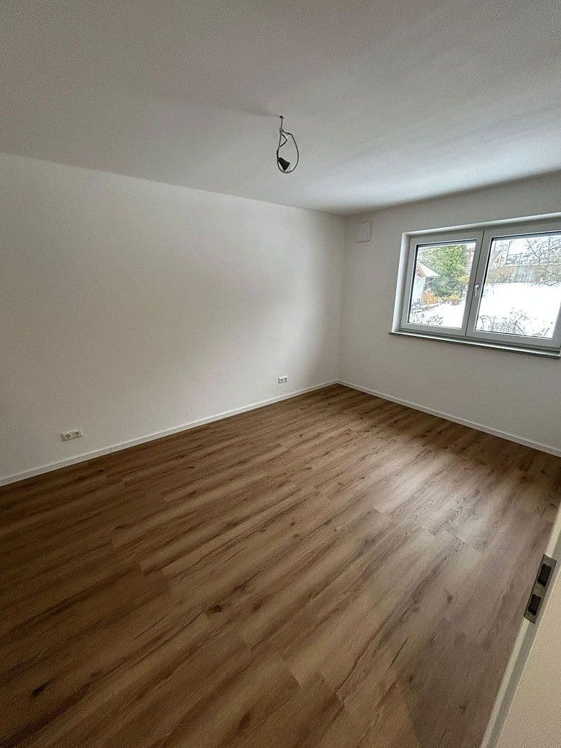 Prodej domu 165 m², pozemek 249 m², Rosenbergerstraße 5 (Kleinlintach 1), Bogen, Bavorsko Prodej domu 165 m², pozemek 249 m², Rosenbergerstraße 5 (Kleinlintach 1), Bogen, Bavorsko