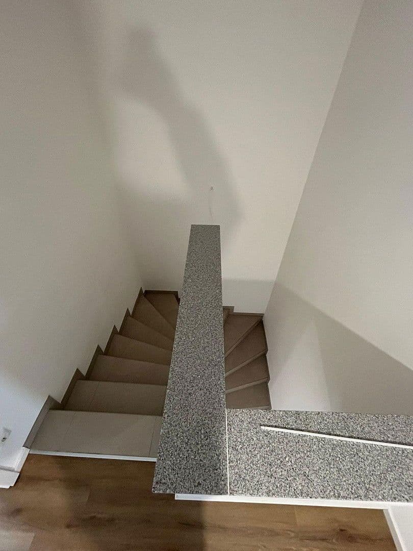 Prodej domu 165 m², pozemek 249 m², Rosenbergerstraße 5 (Kleinlintach 1), Bogen, Bavorsko Prodej domu 165 m², pozemek 249 m², Rosenbergerstraße 5 (Kleinlintach 1), Bogen, Bavorsko