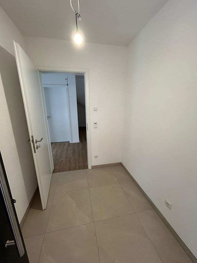 Prodej domu 165 m², pozemek 249 m², Rosenbergerstraße 5 (Kleinlintach 1), Bogen, Bavorsko Prodej domu 165 m², pozemek 249 m², Rosenbergerstraße 5 (Kleinlintach 1), Bogen, Bavorsko