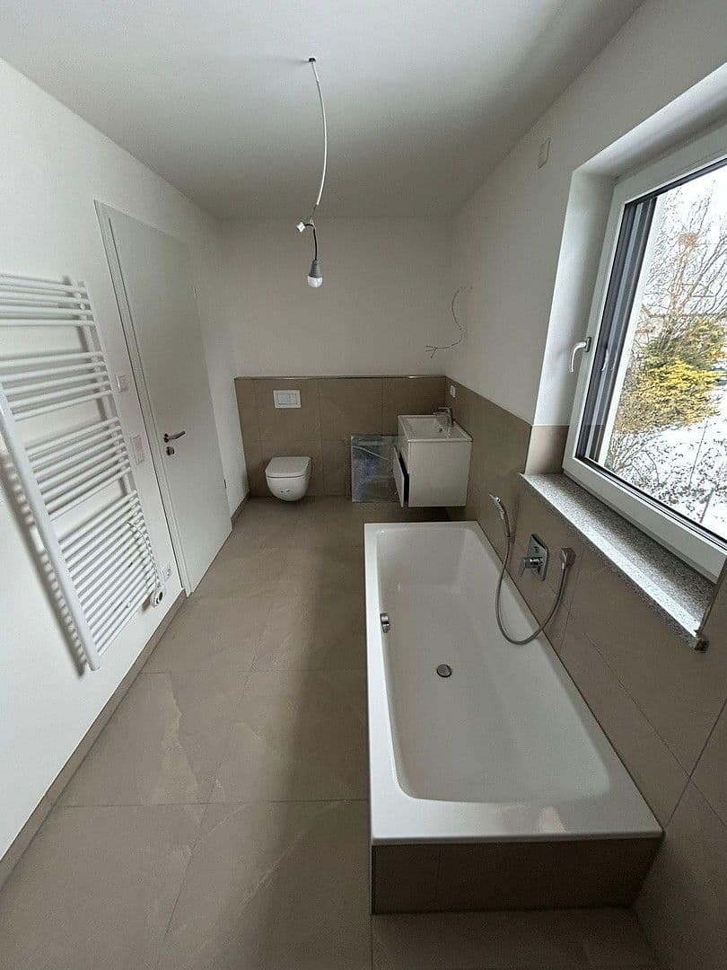 Prodej domu 165 m², pozemek 249 m², Rosenbergerstraße 5 (Kleinlintach 1), Bogen, Bavorsko Prodej domu 165 m², pozemek 249 m², Rosenbergerstraße 5 (Kleinlintach 1), Bogen, Bavorsko