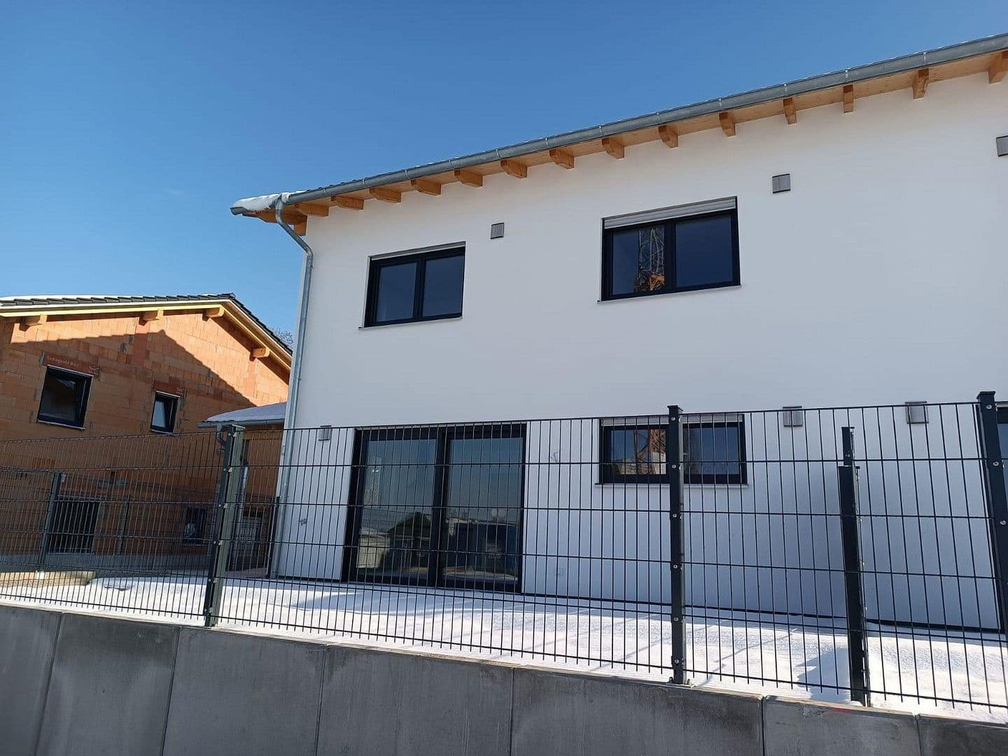 Prodej domu 165 m², pozemek 249 m², Rosenbergerstraße 5 (Kleinlintach 1), Bogen, Bavorsko Prodej domu 165 m², pozemek 249 m², Rosenbergerstraße 5 (Kleinlintach 1), Bogen, Bavorsko