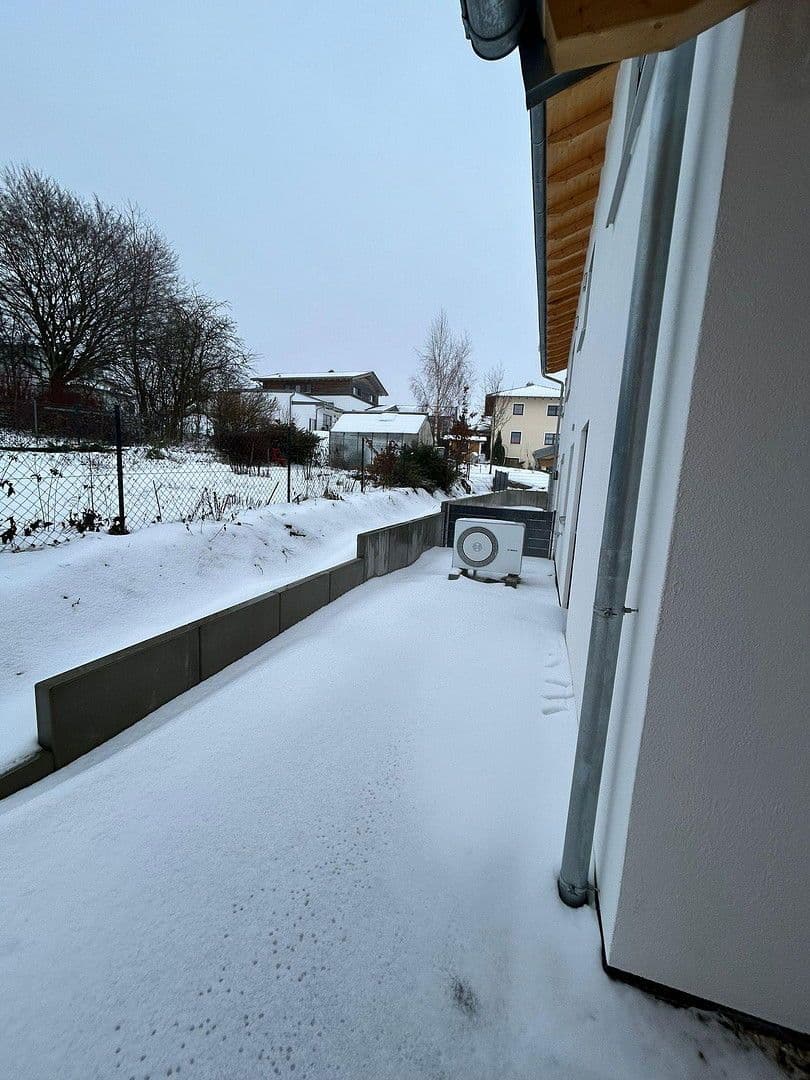 Prodej domu 165 m², pozemek 249 m², Rosenbergerstraße 5 (Kleinlintach 1), Bogen, Bavorsko Prodej domu 165 m², pozemek 249 m², Rosenbergerstraße 5 (Kleinlintach 1), Bogen, Bavorsko