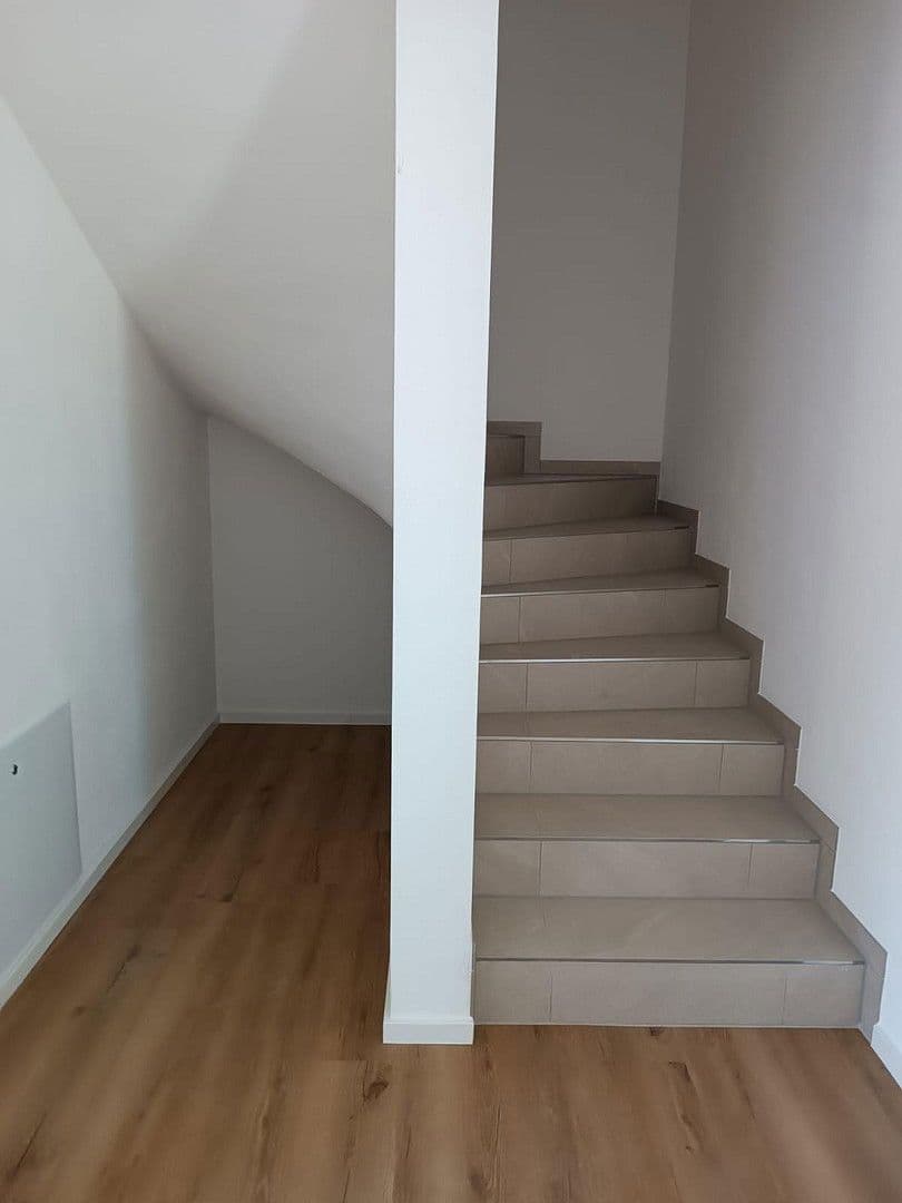 Prodej domu 165 m², pozemek 249 m², Rosenbergerstraße 5 (Kleinlintach 1), Bogen, Bavorsko Prodej domu 165 m², pozemek 249 m², Rosenbergerstraße 5 (Kleinlintach 1), Bogen, Bavorsko