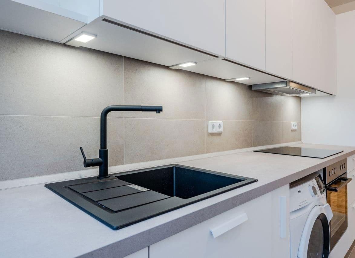 Prodej bytu 3+1 75 m², Tile-Wardenberg-Str. 14, Berlin, Berlín Prodej bytu 3+1 75 m², Tile-Wardenberg-Str. 14, Berlin, Berlín