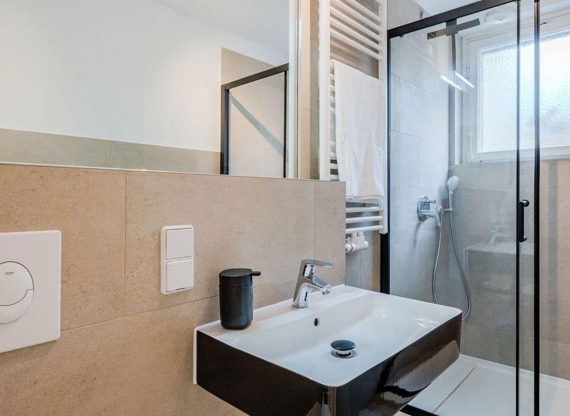 Prodej bytu 3+1 75 m², Tile-Wardenberg-Str. 14, Berlin, Berlín Prodej bytu 3+1 75 m², Tile-Wardenberg-Str. 14, Berlin, Berlín