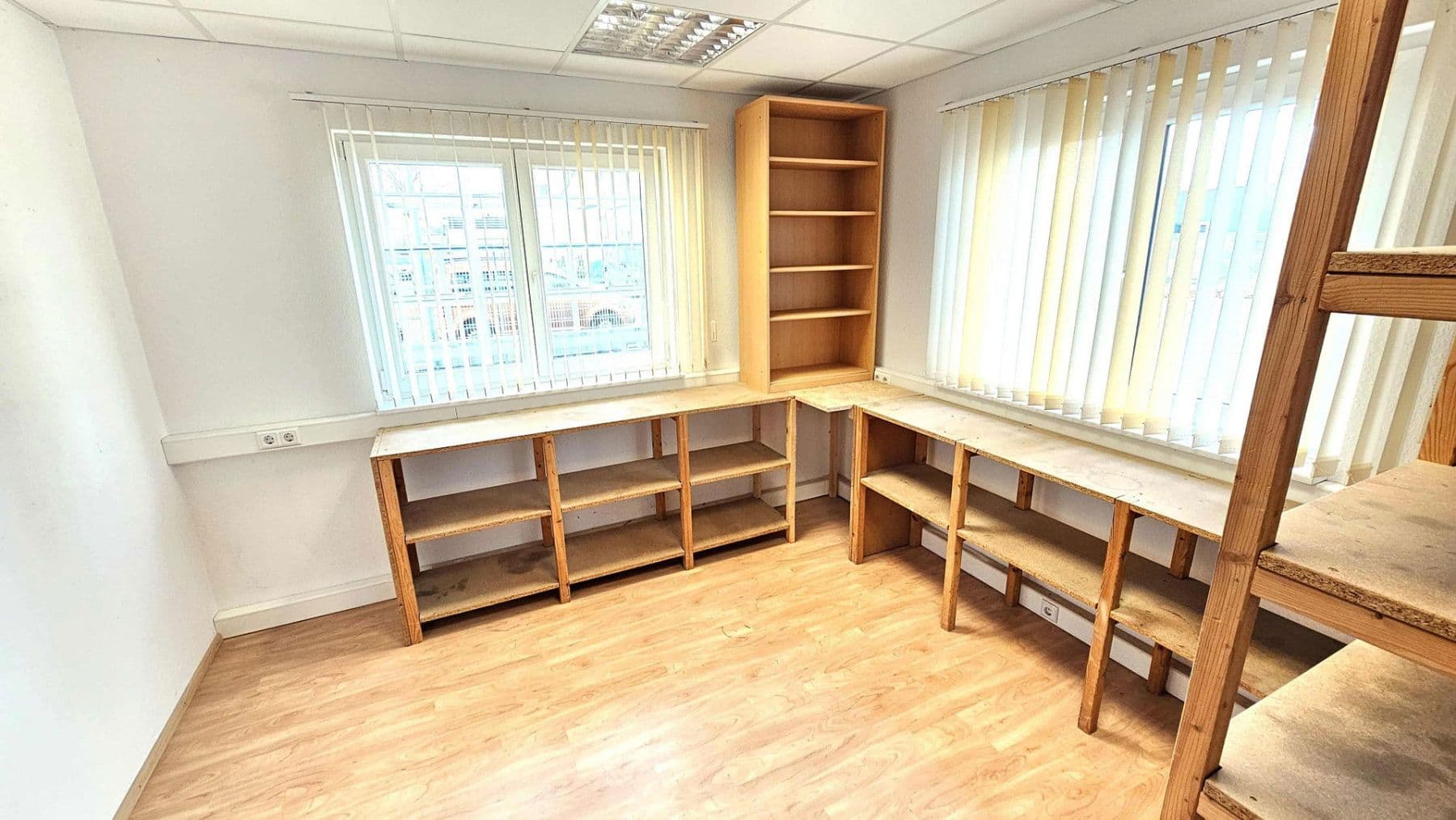 Pronájem nebytového prostoru 1.020 m², Große Isel 9, Neu-Ulm, Bavorsko Pronájem nebytového prostoru 1.020 m², Große Isel 9, Neu-Ulm, Bavorsko