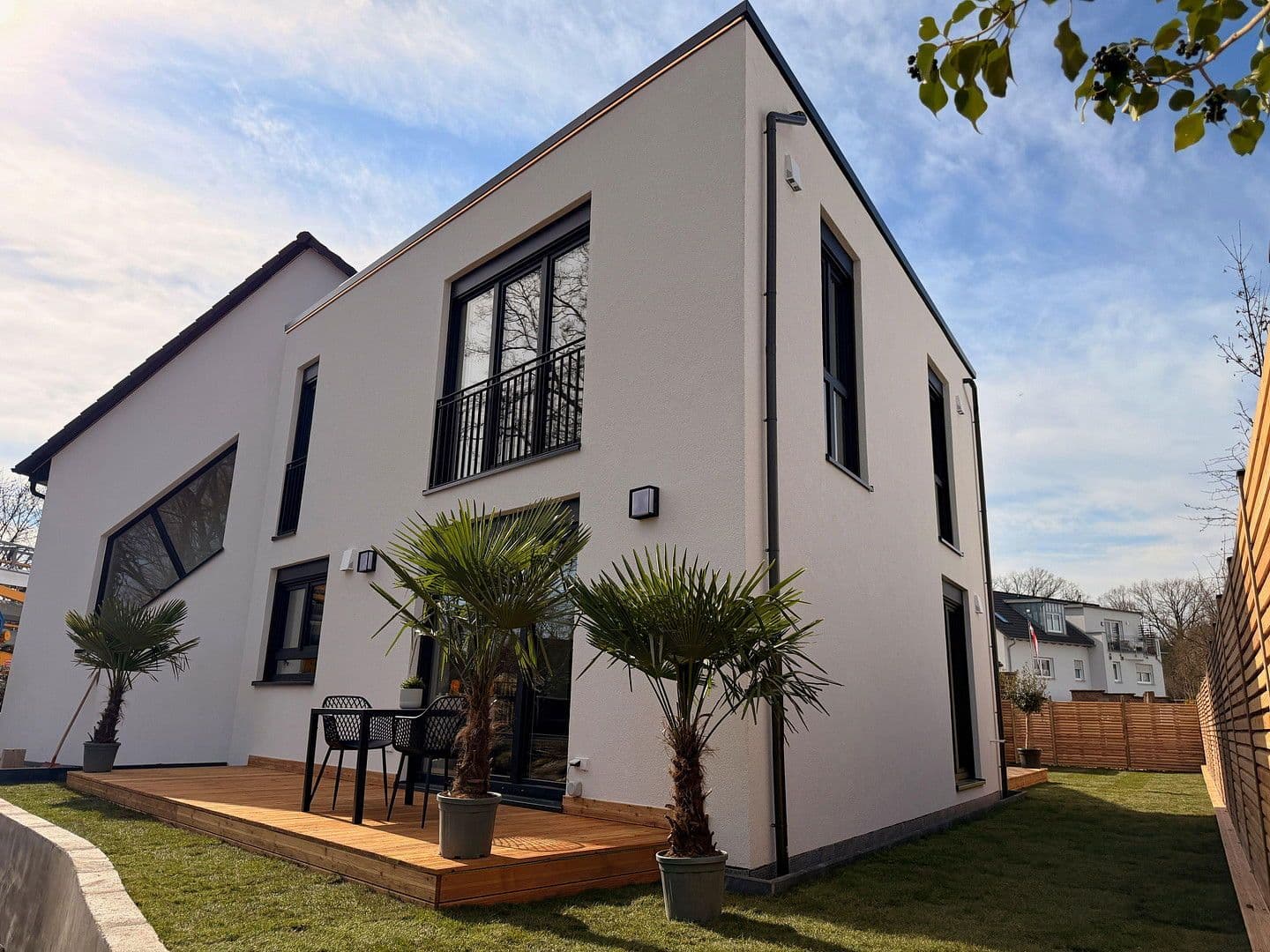 Prodej domu 161 m², pozemek 318 m², Erlangen, Bavorsko Prodej domu 161 m², pozemek 318 m², Erlangen, Bavorsko